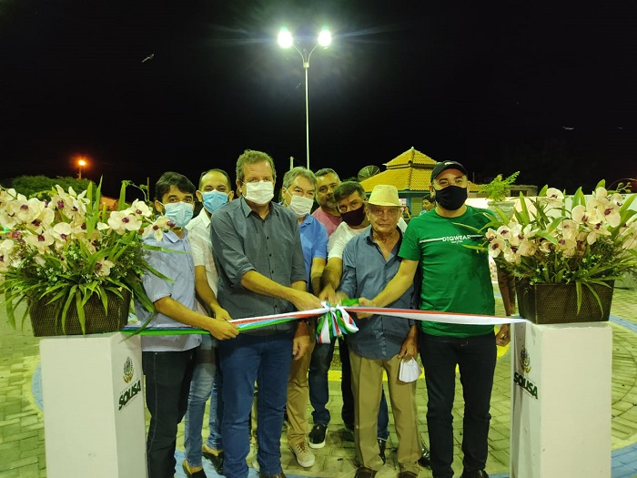 Prefeito Fábio Tyrone entrega moderna praça e uma quadra poliesportiva no Núcleo Habitacional I 
